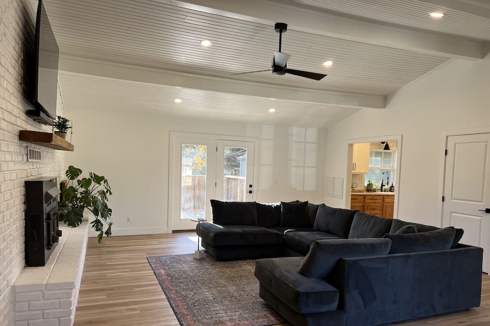Photo of Livingroom in Pittsburg