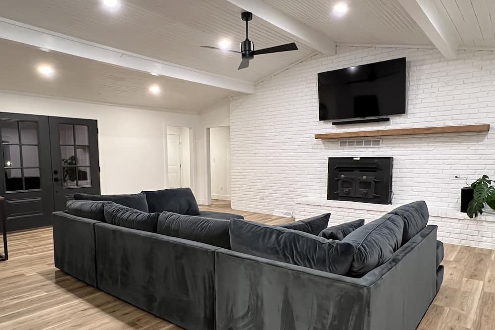 Photo of Livingroom in Pittsburg