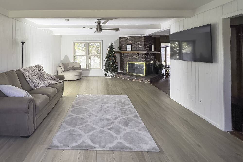 Photo of Livingroom in Overland Park