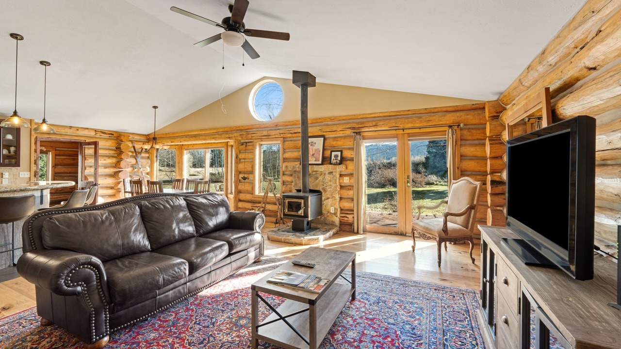 Photo of Others in Victor