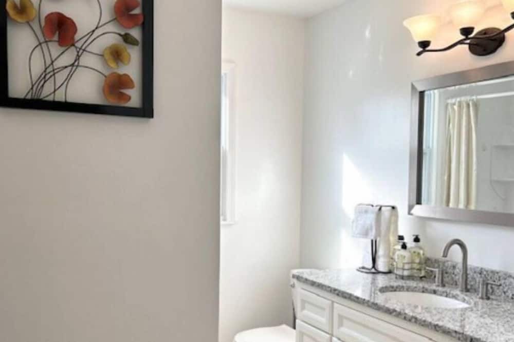 Photo of Bathroom in Bel Aire