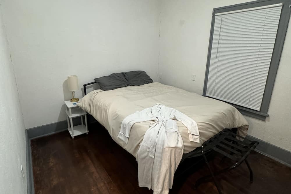 Photo of Bedroom in Frontier County