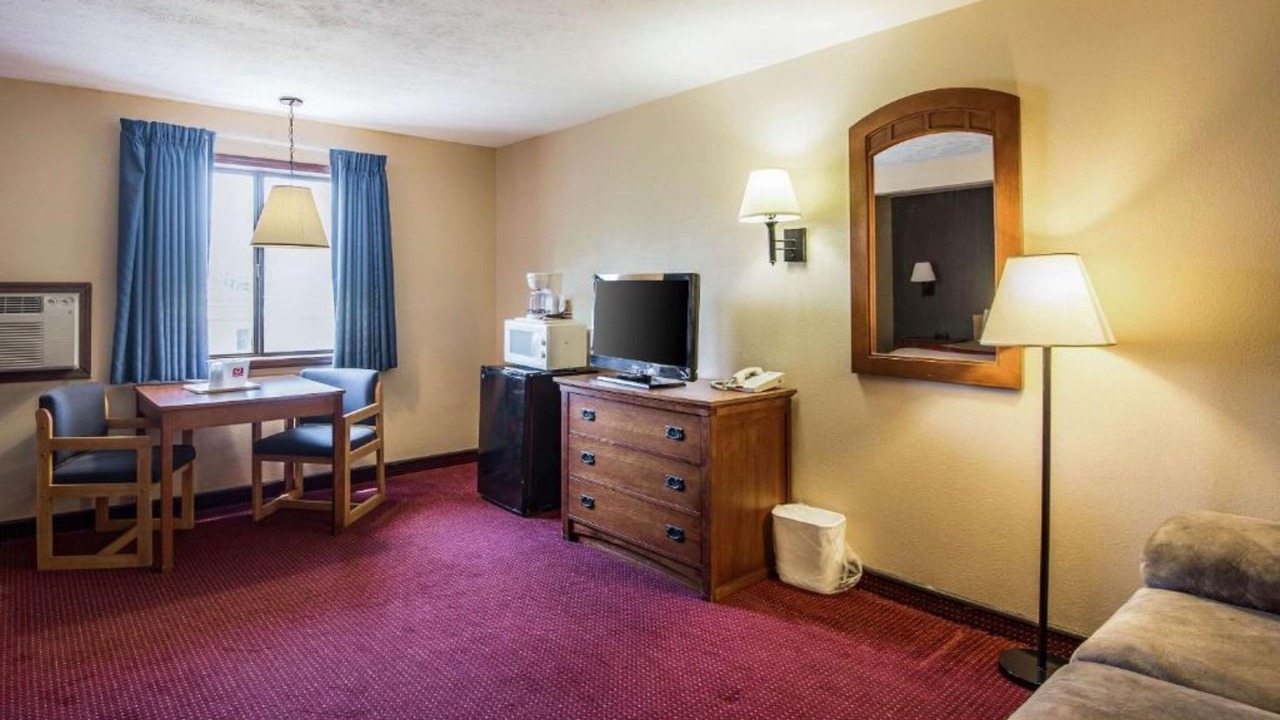 Photo of Bedroom in Grandview Plaza