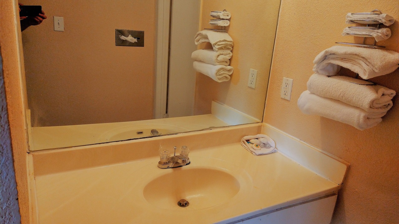 Photo of Bathroom in Grandview Plaza