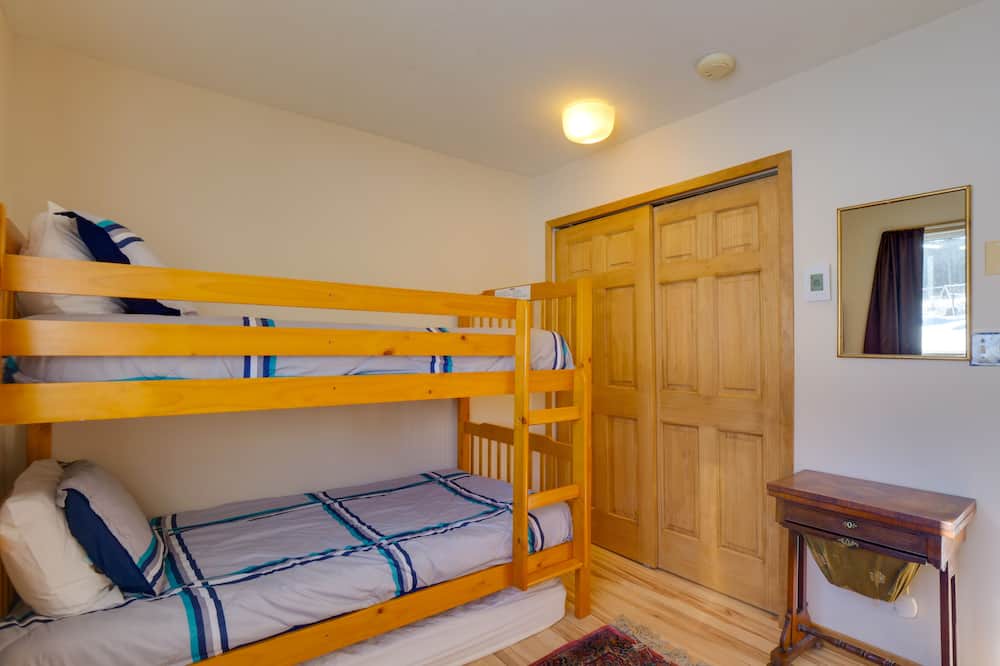 Photo of Bedroom in Summit Cove