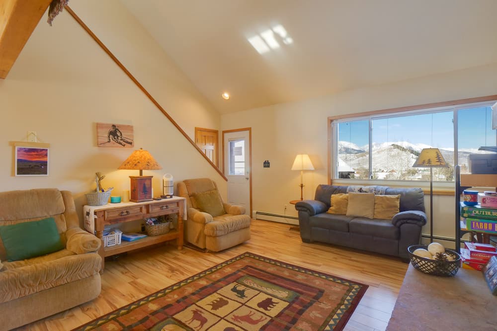 Photo of Bedroom in Summit Cove