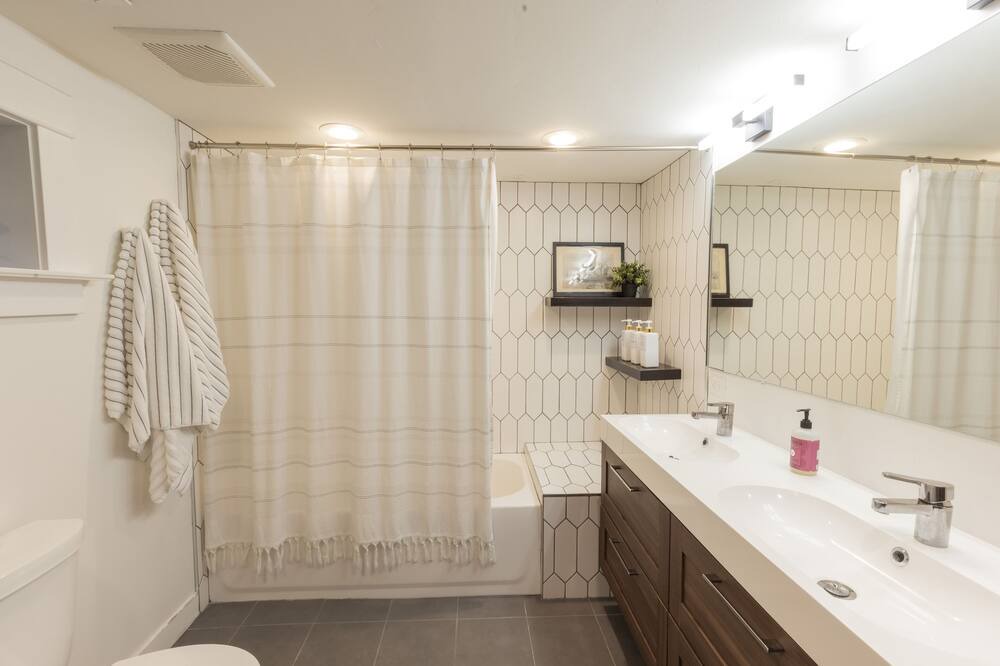 Photo of Bathroom in Lower Avenues