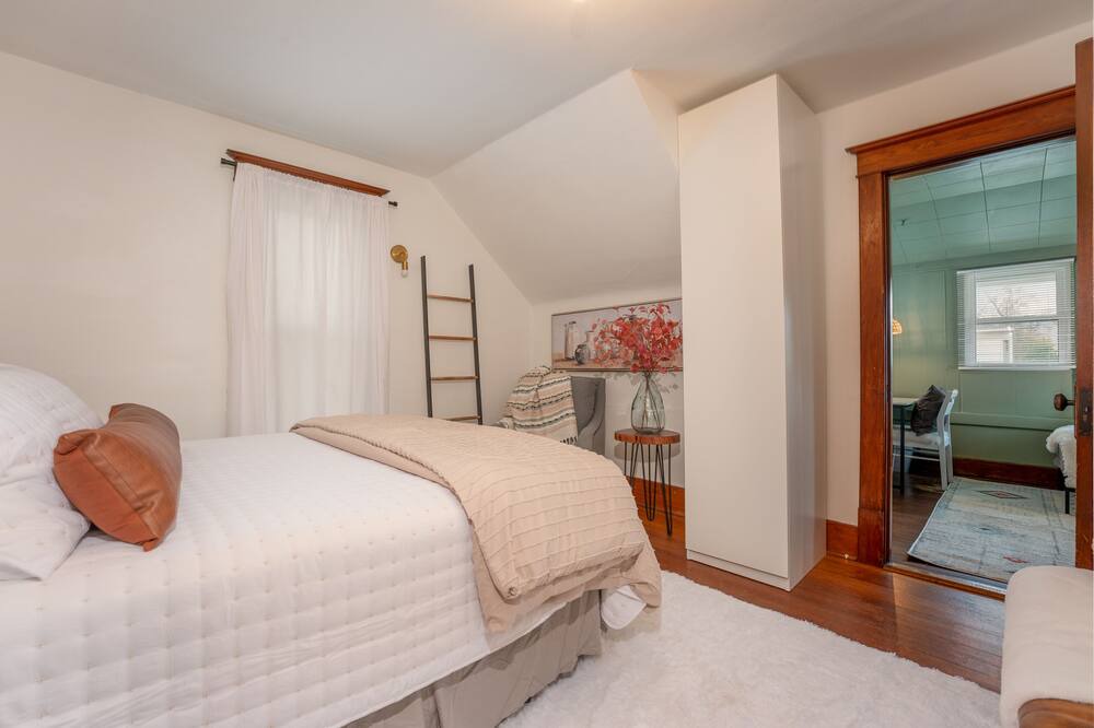 Photo of Bedroom in Forest City