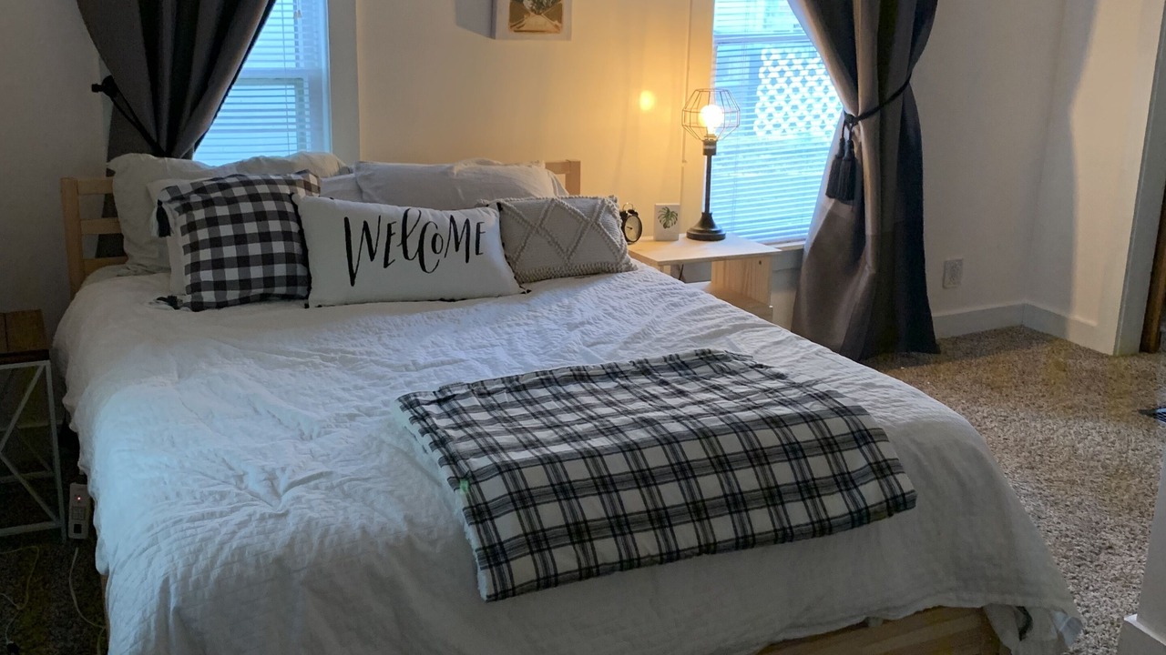 Photo of Bedroom in West Plaza