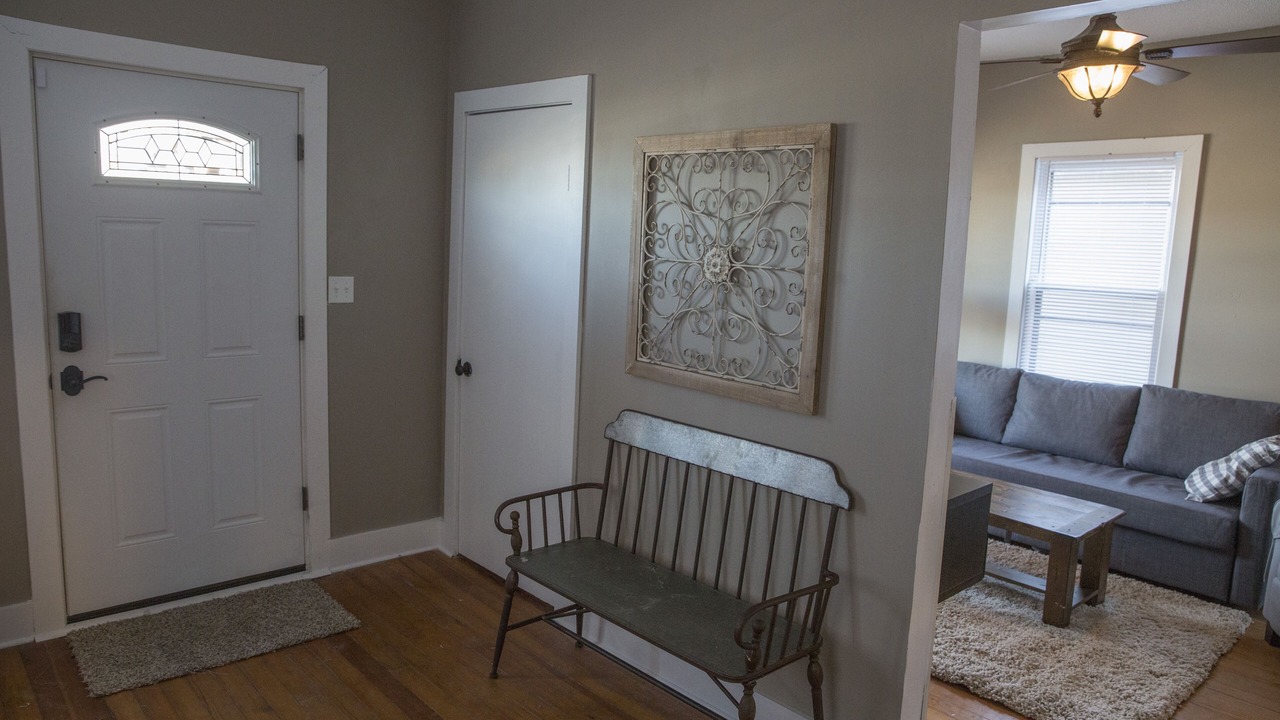 Photo of Livingroom in West Plaza