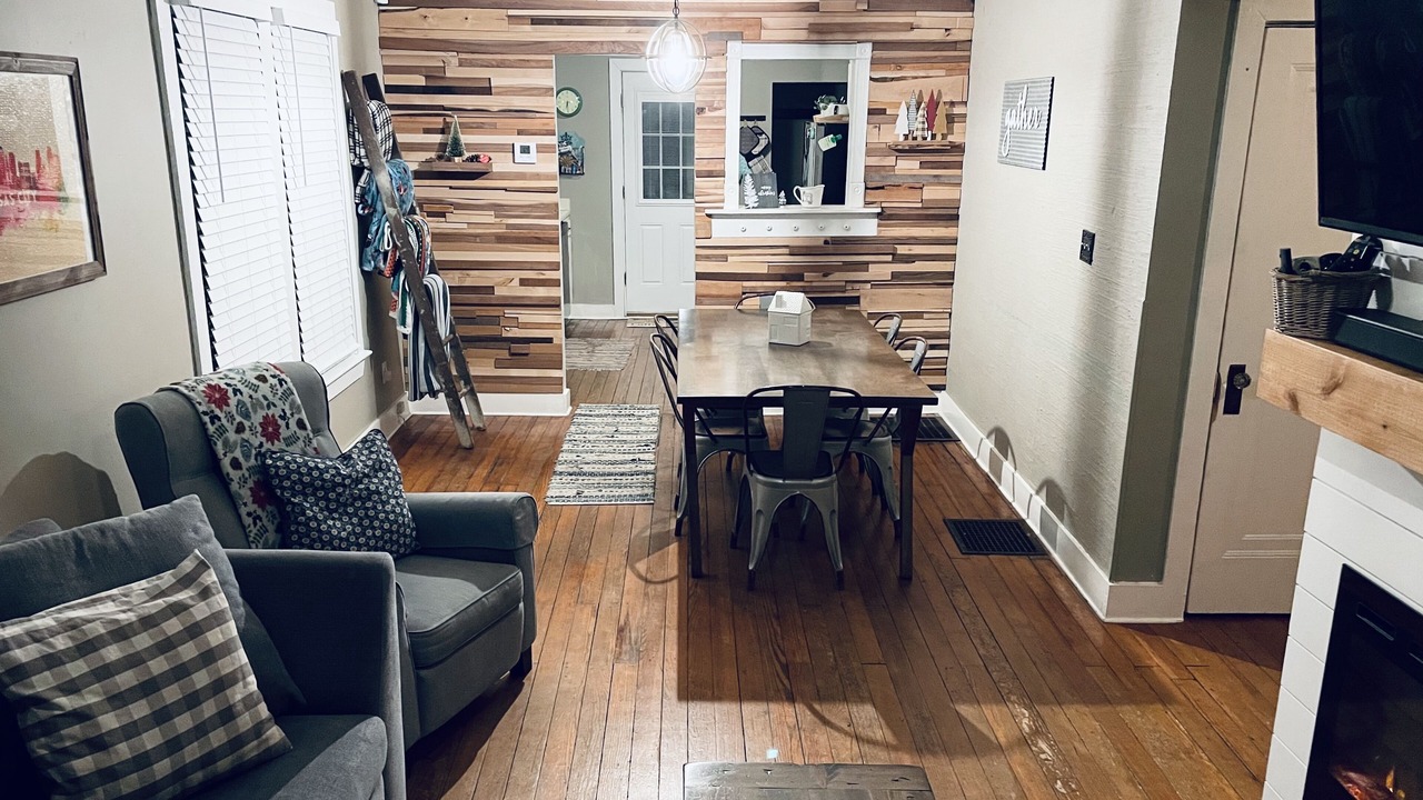 Photo of Livingroom in West Plaza
