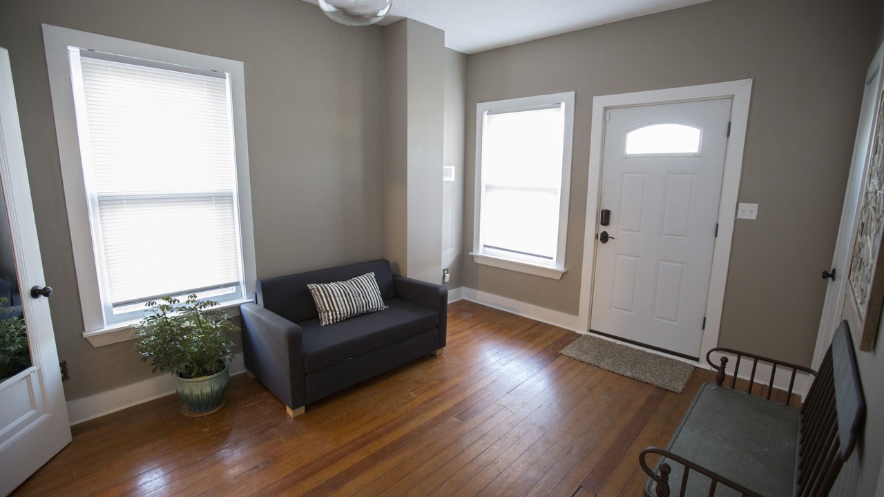 Photo of Livingroom in West Plaza