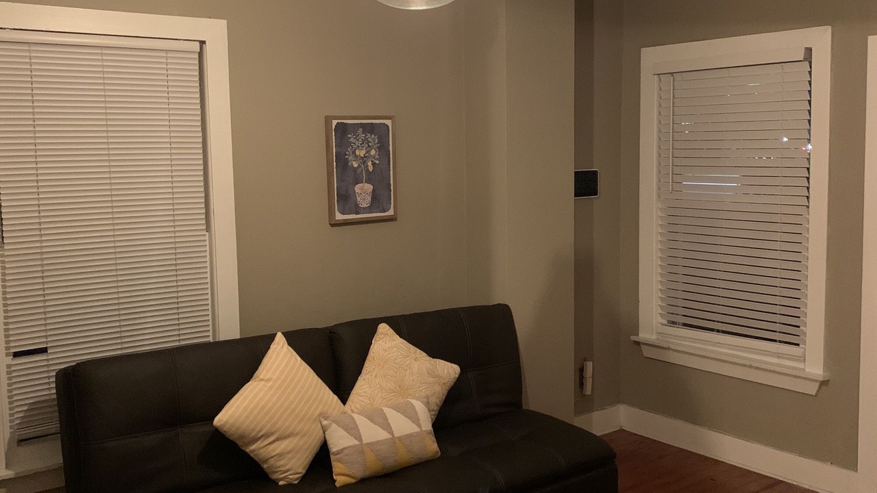 Photo of Livingroom in West Plaza