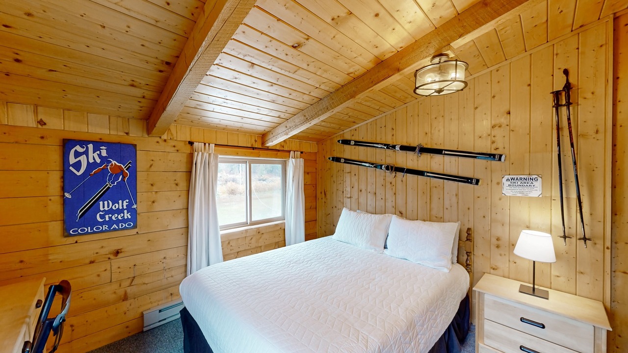 Photo of Bedroom in South Fork