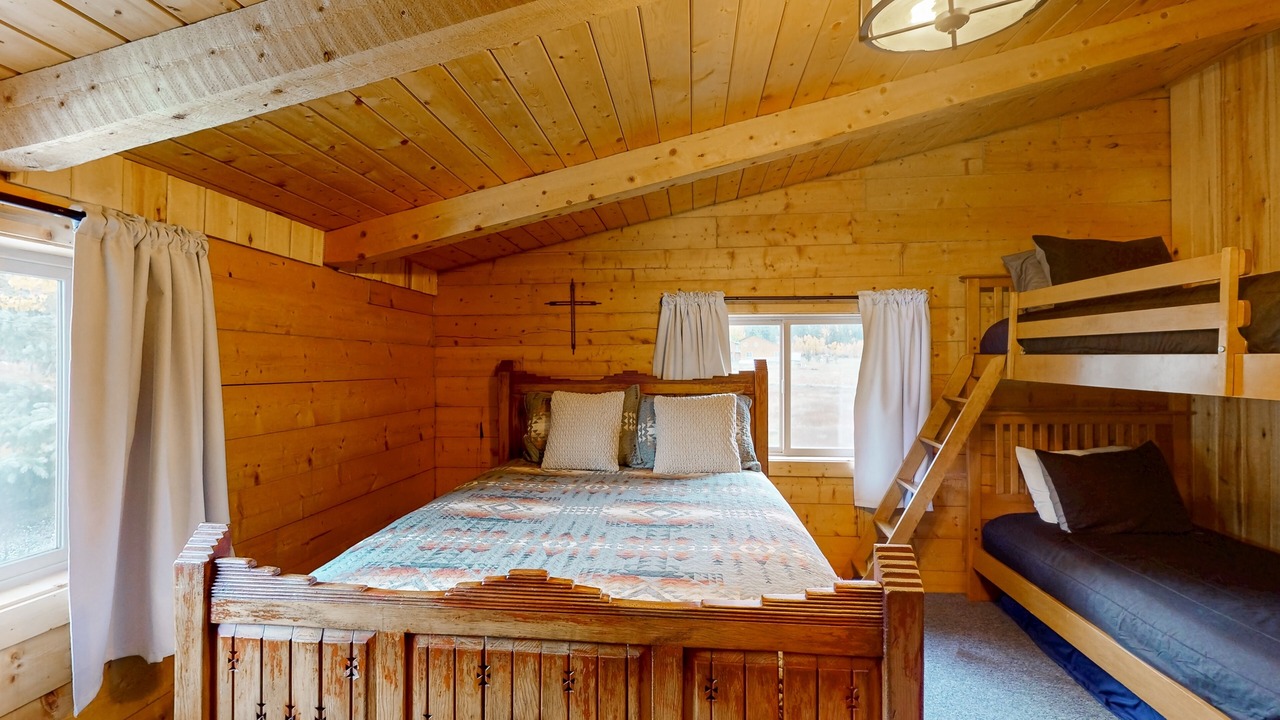 Photo of Bedroom in South Fork
