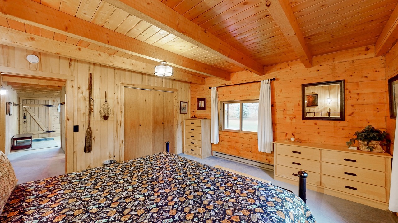 Photo of Bedroom in South Fork