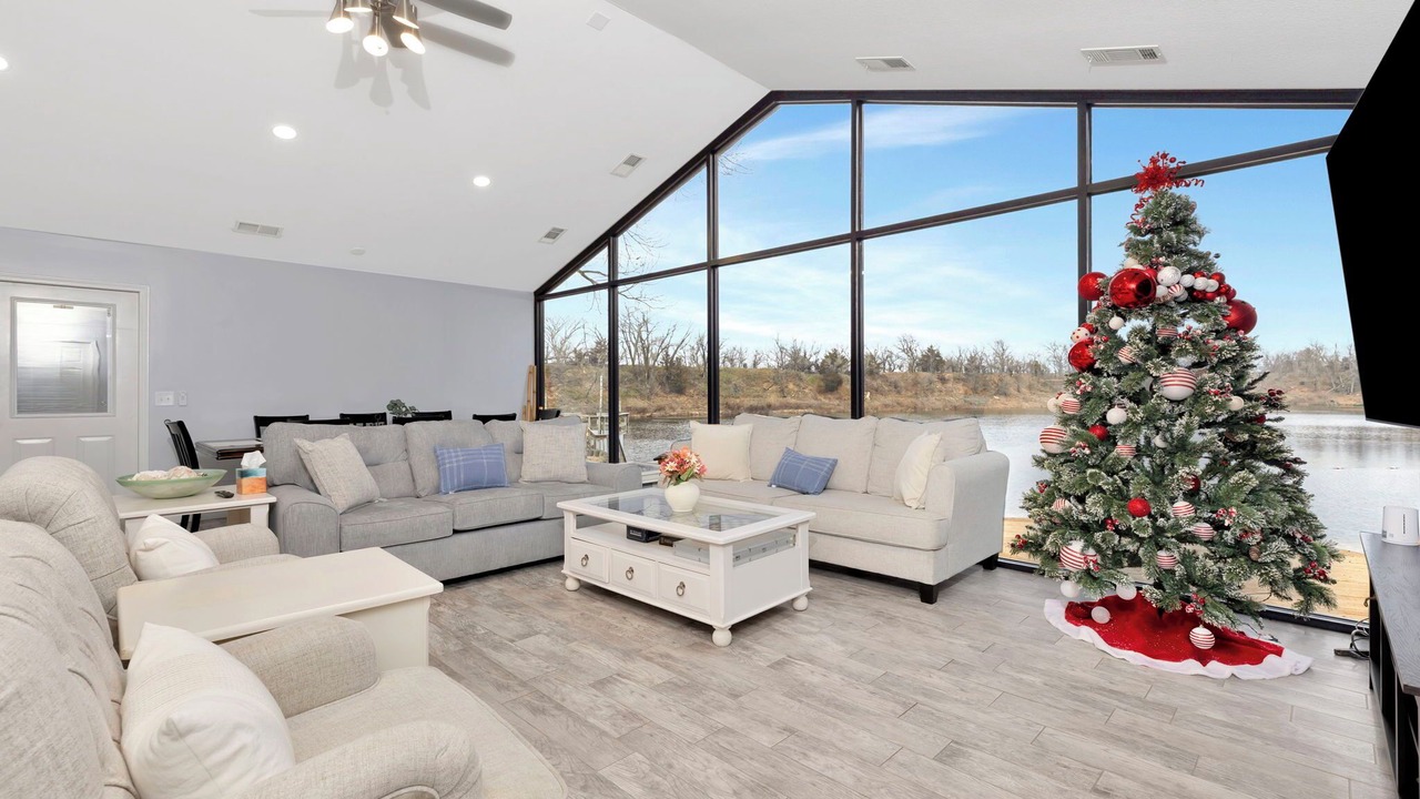 Photo of Livingroom in Harvey County