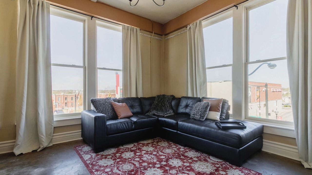 Photo of Livingroom in Downtown Springfield