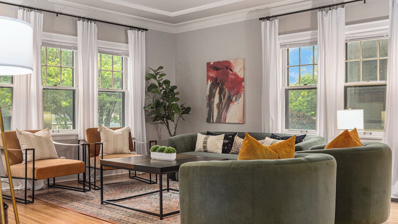 Photo of Livingroom in Dundee-Happy Hollow Historic District