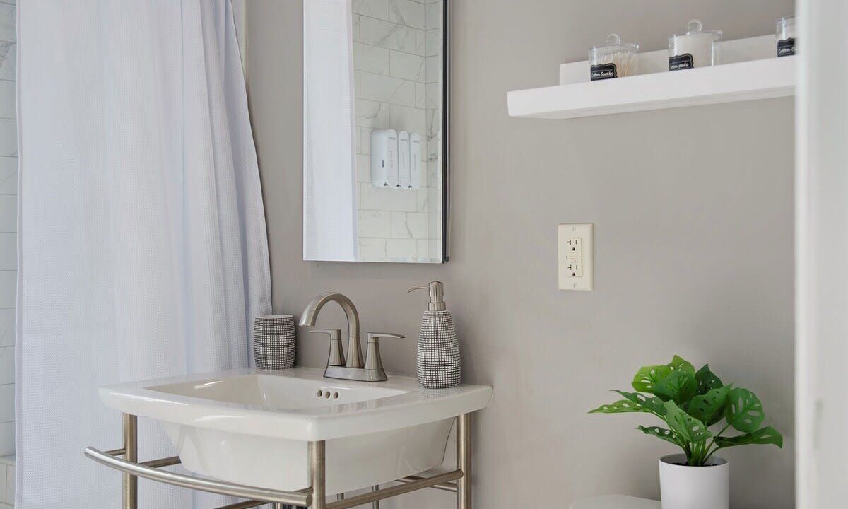 Photo of Bathroom in Dundee-Happy Hollow Historic District