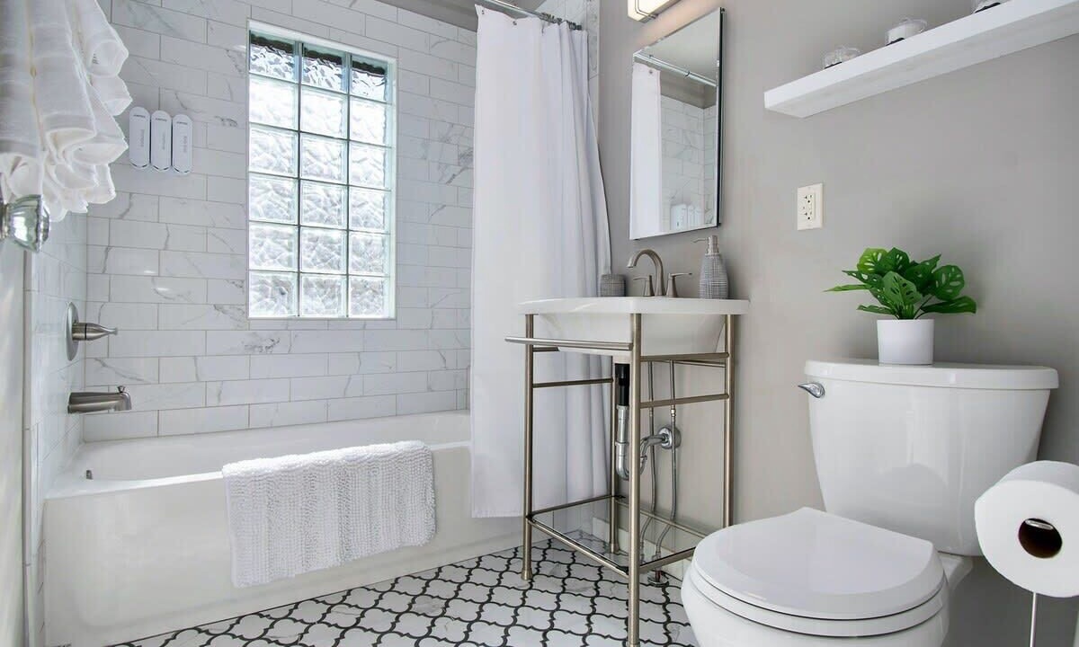 Photo of Bathroom in Dundee-Happy Hollow Historic District
