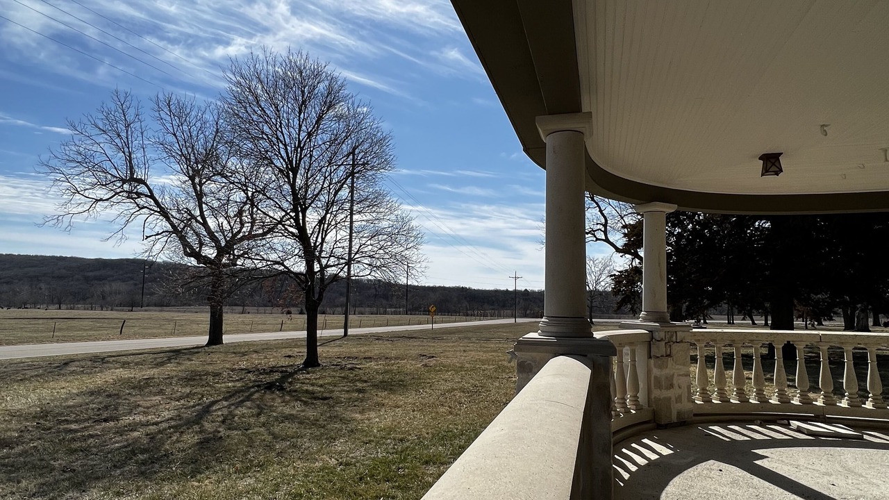 Photo of Outdoor in Pauline