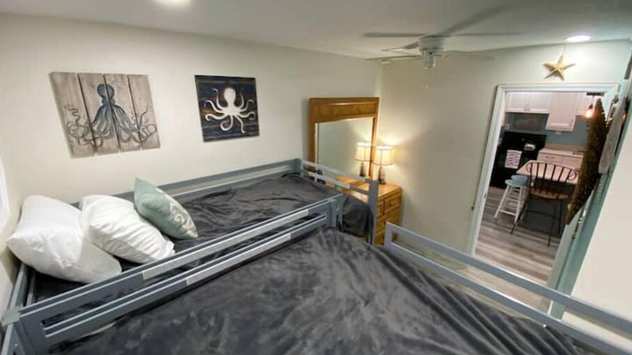 Photo of Bedroom in Linn Valley