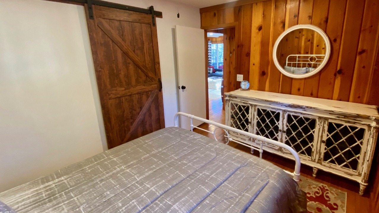Photo of Bedroom in Pine