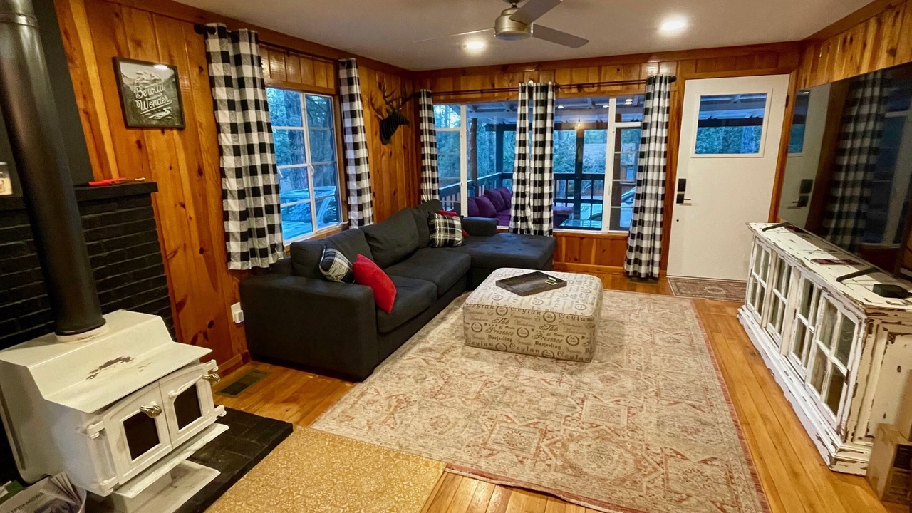 Photo of Livingroom in Pine