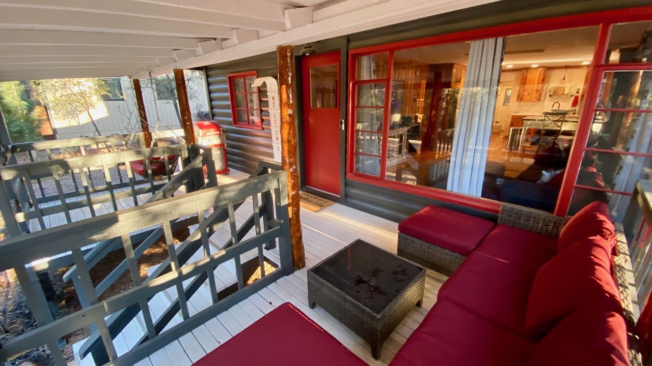 Photo of Patio Balcony in Pine