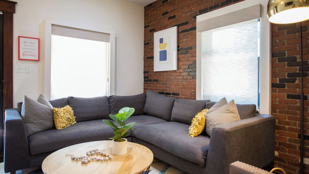 Photo of Livingroom in West Plaza
