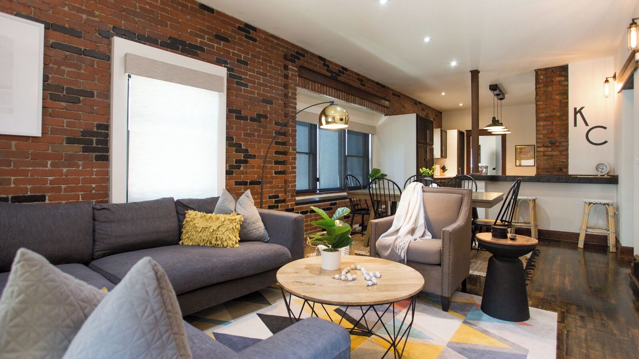 Photo of Livingroom in West Plaza