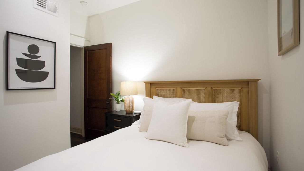 Photo of Bedroom in West Plaza