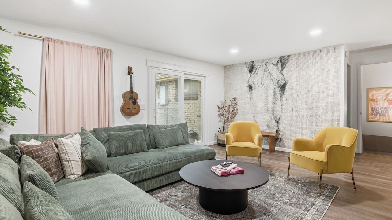 Photo of Livingroom in Lamar Heights Area