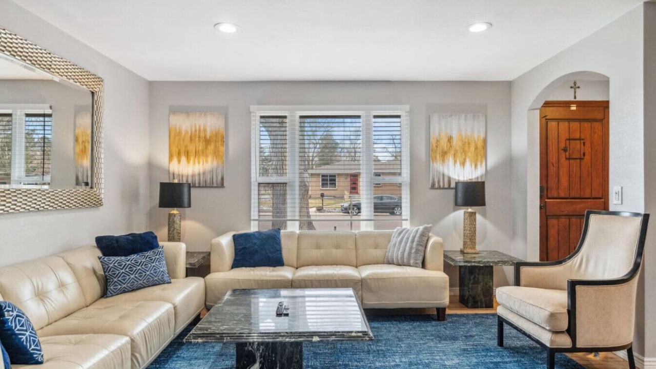 Photo of Livingroom in North Alameda