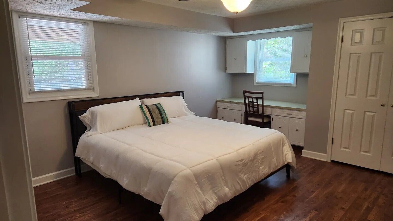 Photo of Bedroom in Leawood Southwest