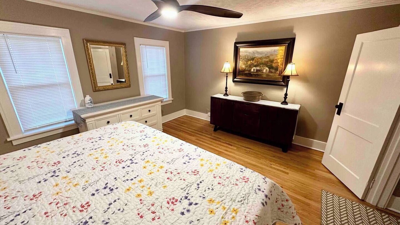 Photo of Bedroom in Dundee-Happy Hollow Historic District