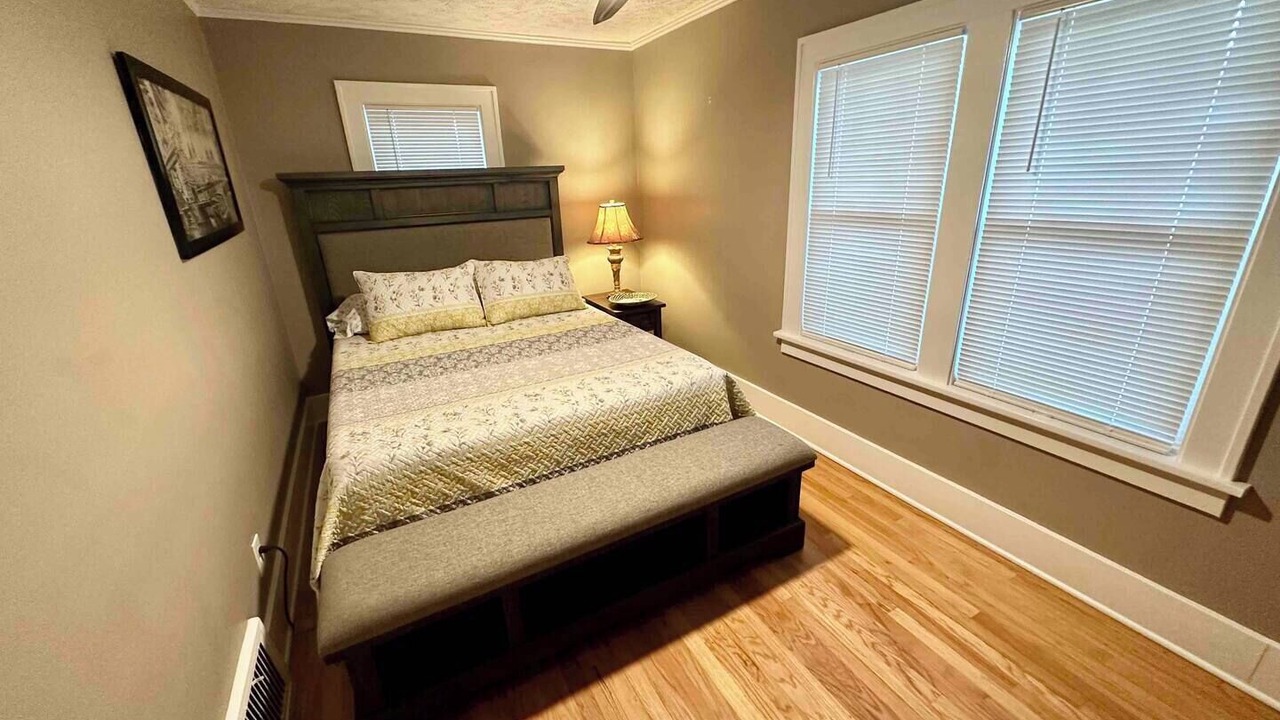 Photo of Bedroom in Dundee-Happy Hollow Historic District