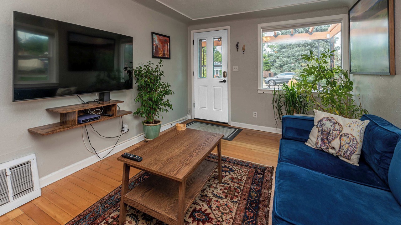 Photo of Livingroom in Berkley