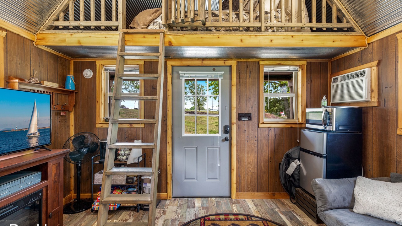 Photo of Livingroom in Grove
