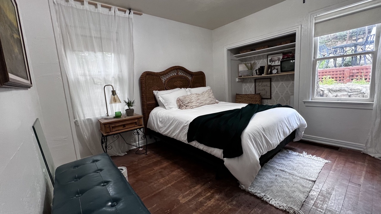 Photo of Bedroom in Cheyenne Canyon