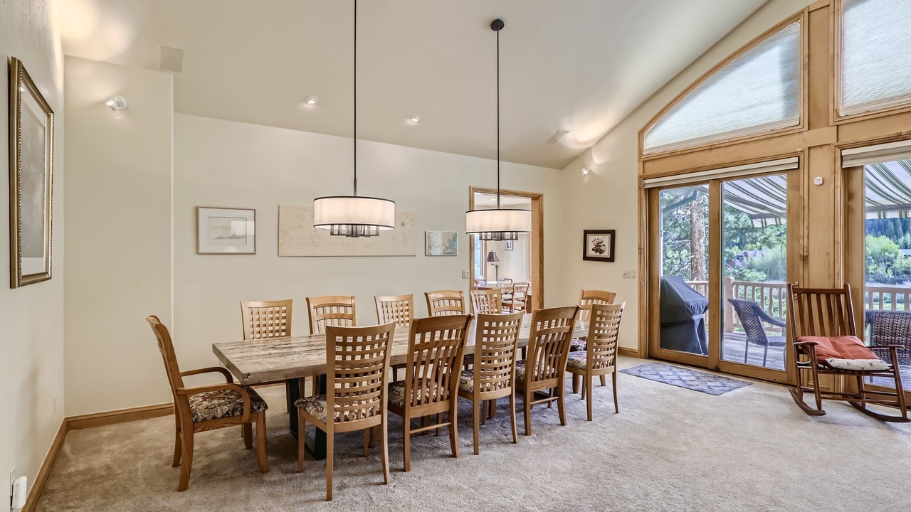 Photo of Livingroom in Three Peaks
