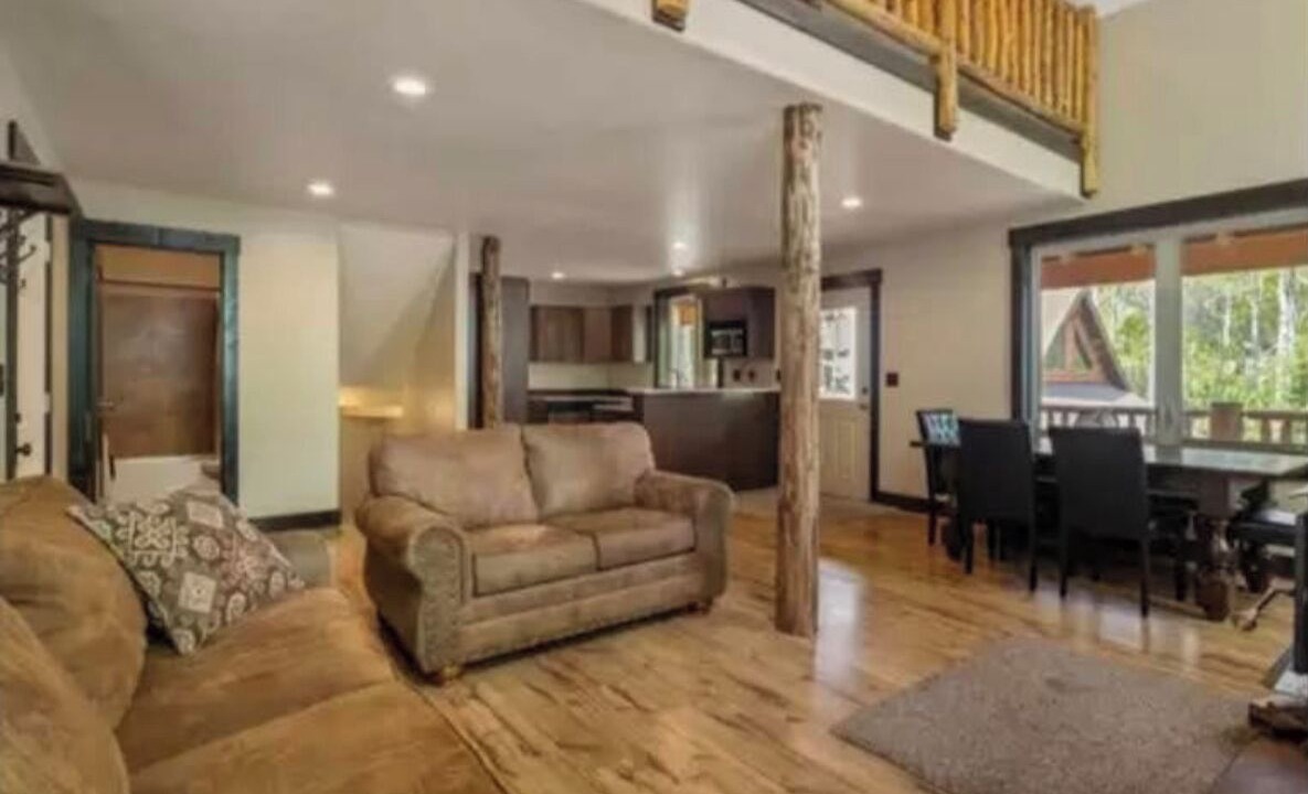 Photo of Livingroom in Mammoth Creek
