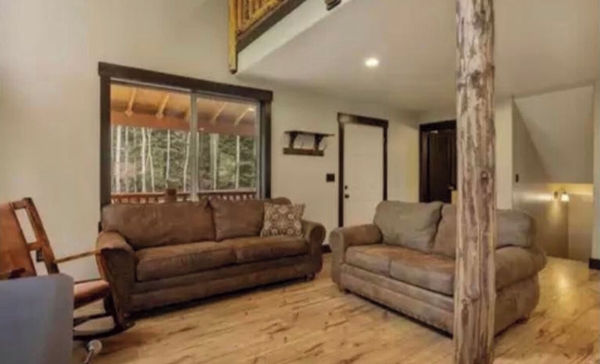 Photo of Livingroom in Mammoth Creek
