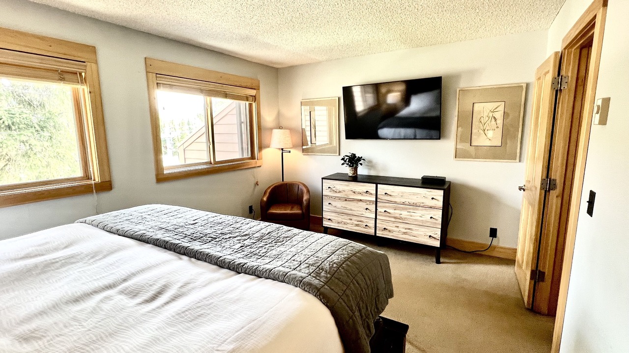 Photo of Bedroom in Peak 9