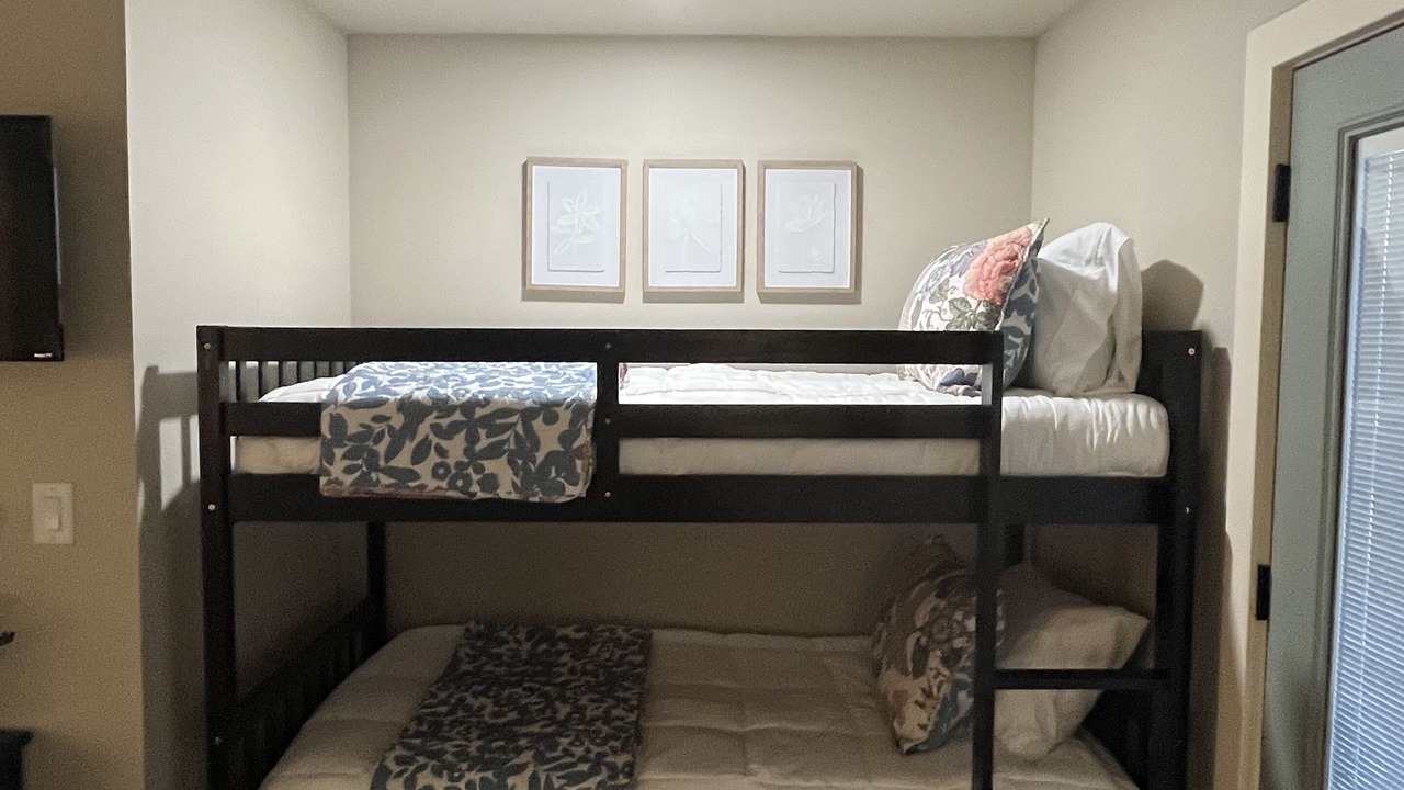 Photo of Bedroom in Grove