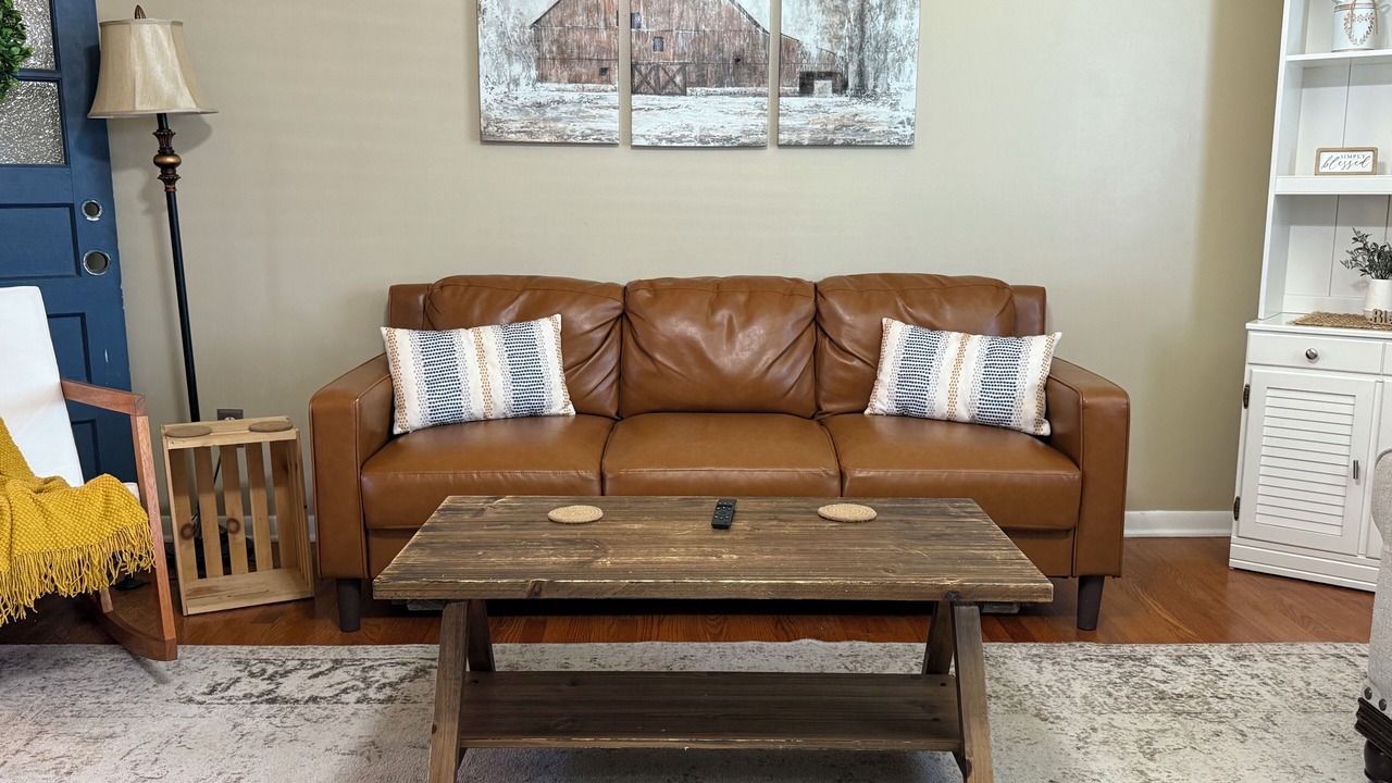 Photo of Livingroom in Nall Hills