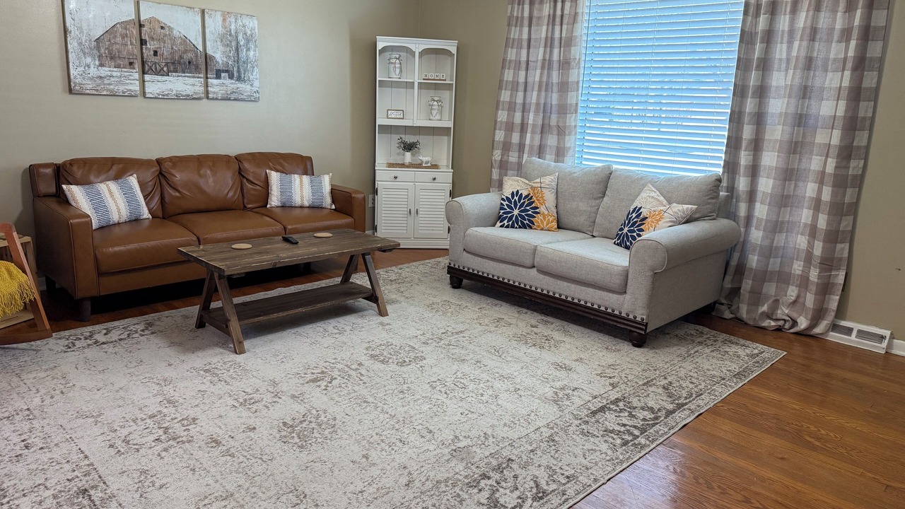 Photo of Livingroom in Nall Hills
