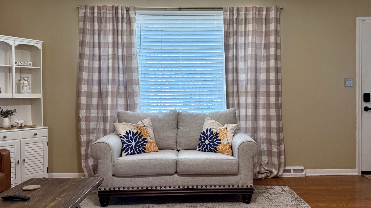 Photo of Livingroom in Nall Hills
