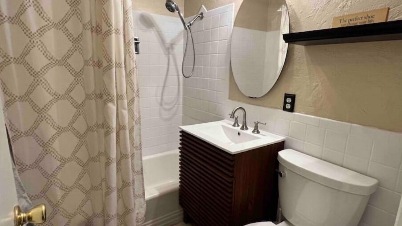 Photo of Bathroom in Nall Hills